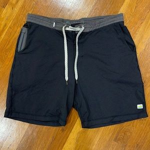 Men’s Vuori active shorts, size 34